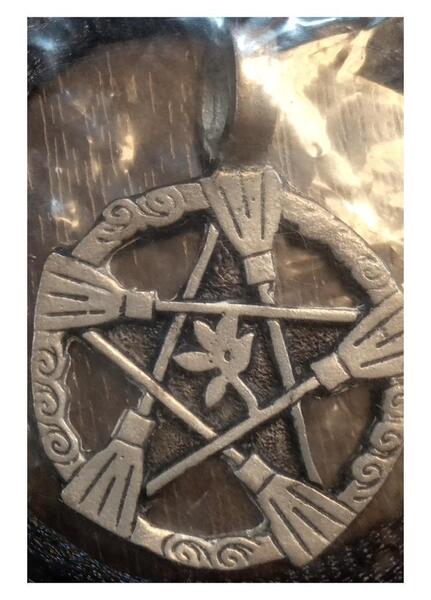 AzureGreen: Brooms of Elder pendant 魔女道具
