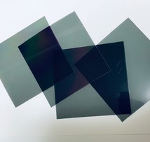 スモーク（無色）偏光板　(125 x 125 mm) 2枚（接着材無し）_画像2