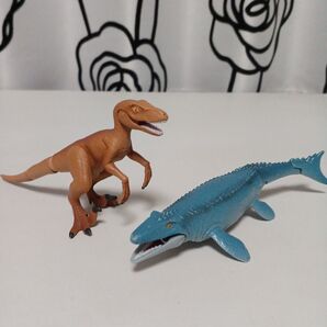 ベロキラプトル/モササウルス フィギュアセット