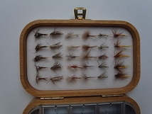 ! ! !　Richard Wheatley Wooden Fly Box with Flies ・ ホイットレー フライ ボックス　! ! !. _画像2