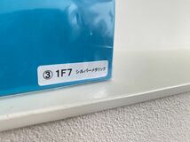 送料込み★トヨタ アクア ミニカー 1/30 シルバーメタリック 1F7 カラーサンプル 色見本 非売品 NHP10 TOYOTA 3代目 AQUA_画像6