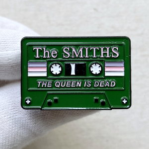 スミス　The Smiths　カセットテープ　ロックバンド◆ピンバッジ　ピンズ　バッチ　ブローチ◆音楽　UKロック　ニューウェーブ　ネオアコ
