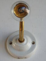 フランスアンティーク ブラケット 1灯 ブラス　陶器 真鍮 ランプ ライト 壁付け ウォール 蚤の市 ゴールド　西洋_画像2