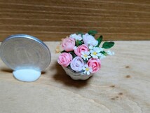 aloalo‥バスケットブーケ　ドールハウス 樹脂粘土 flower　ミニチュアクレイクラフト　ブライス　1/12 _画像4