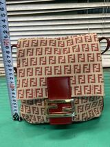 (1771) FENDI フェンディ ショルダーバッグ サコッシュ FF柄 ズッカ ズッキーノ ゴールド金具 斜め掛け マンマバケット キャンバス ポーチ _画像2