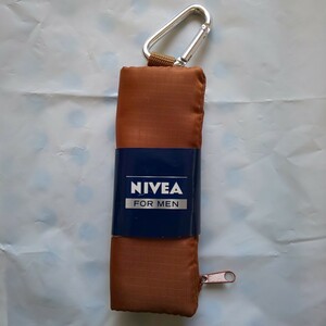 NIVEA カラビナ付きファスナーポーチ☆小物入れ　小銭入れ　カード入れ◆10×14