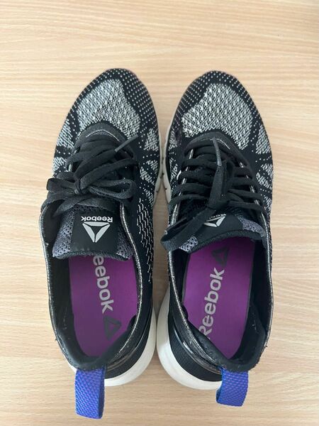 Reebok リーボックスニーカー