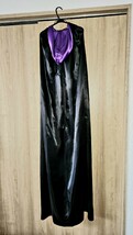 ハロウィン定番　特大ドラキュラマント　ツルツルテカテカ　着丈180センチ　フード付き　黒紫　稀少色_画像3