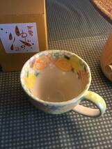 工房ゆずりは　瀬戸焼　食器　マグカップ　黄彩バラ園　華やか　可愛い　素敵なマグカップ　陶器　手描き　花柄　　　　　　　　　B箱_画像2