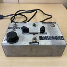 【TS1022】中古 Deja'Vibe by Fulltone USA エフェクター コーラスモード ヴィブラートモード 通電確認済み ギター キズあり 汚れあり_画像2