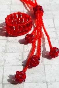 【新品未使用】ハンドメイド　ビーズネックレス　リング16号　2点セット　レッド　朱色　赤　バレンタイン