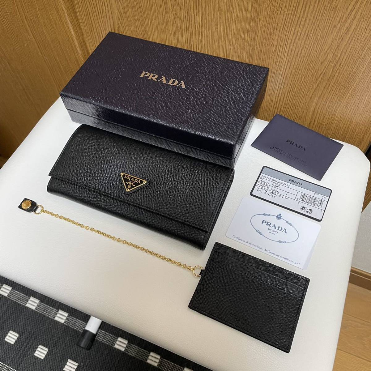 プラダ サフィアーノ 長財布 未使用の値段と価格推移は?|7件の売買