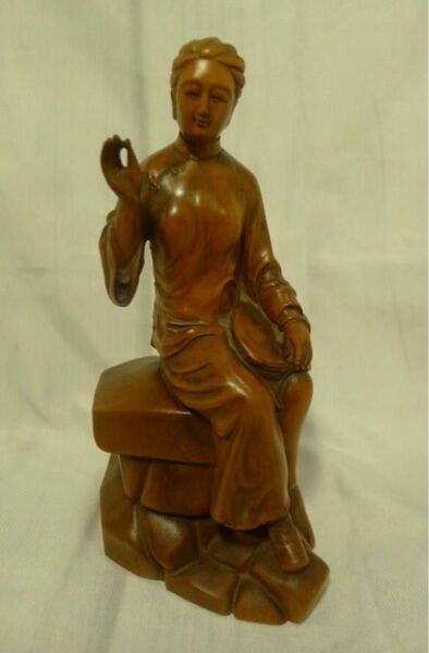 本日限定　A064 中国美術 黄楊木製 伝統服女性座像 高さ15cm 女性像 置物 飾物 オブジェ