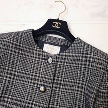 美品★BURBERRY バーバリー★美麗デザイン★シルク使用★ノーカラーツイードジャケット プリーツスカート セットアップ ～SIZE40/38～_画像3