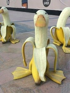 LYW1163★置物 バナナ アヒル 像 オブジェ キャラクター 動物 かわいい 庭 樹脂 インテリア おもしろい ユニーク 黄色