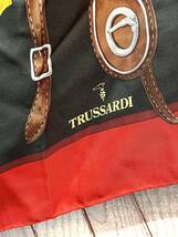 TRUSSARDI トラサルディ　大判スカーフ　ショール　ストール　ベルト　チェーン　縁レッド　シルク　87×87 _画像2