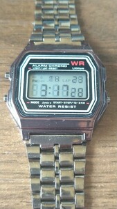 新品・シンプル デジタル腕時計