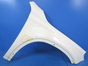 【即決あり】 ベンツ GLAクラス X156 純正 右 フロント フェンダー 白 (M088539)