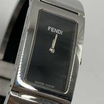 H-14【美品】フェンディ FENDI ズッカ バングルウォッチ 腕時計 3250L クォーツ_画像8