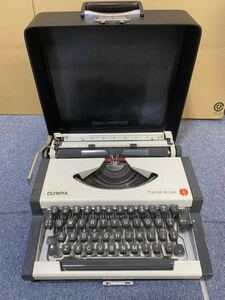 JY113 動作品 OLYMPIA オリンピア タイプライター Traveller de Luxe 鍵付き ハードケース 当時物