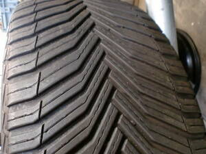 1本です。235/40R19　MICHELIN　CROSS　CLIMATE2　2022年　深溝中古タイヤ