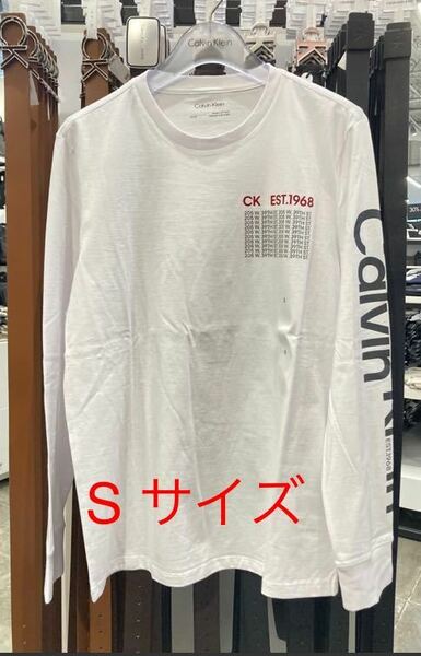 レア海外限定新品カルバンクライン お洒落なロゴ　ホワイト S サイズ　ロンT 長袖Tシャツ ロングTシャツ