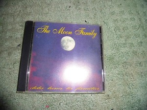 Y155 CD the moon family 　Familia De La Luna　1998年 全8曲入り 盤特に目立った傷はありません 海外版(輸入盤)