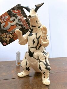 タグ付き　エレキング　３　旧　ウルトラ怪獣　タグ　バンダイ　ウルトラ怪獣シリーズ　バトルカードなし　応援カードなし