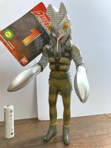 タグ付き　バルタン星人　１　透明　旧　ウルトラ怪獣　タグ　バンダイ　ウルトラ怪獣シリーズ