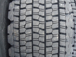 パ4872　■225/80Ｒ17.5　6本価格■　送料無料　再生タイヤ　Ｗ900　地山 深溝 中型車 4tトラック各種 ダンプ 人気モデル