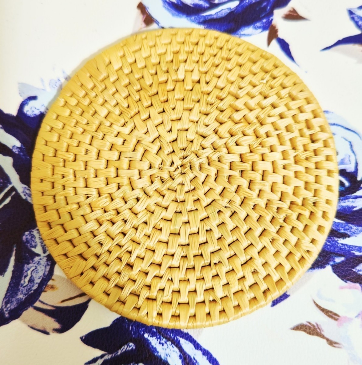 Immediate decision [☆ 2nd and subsequent items can be bundled for 800 yen ☆] New handmade hand-knitted pot holder, pot holder, large coaster, vase holder, rattan tea utensils, inspected: Ata bamboo crafts, handmade works, kitchen supplies, others