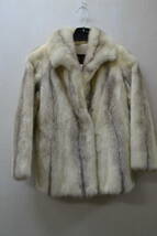 Q4）ファーコート　「Paris Fur Co」のラベルあり　　素材等詳細不明　　毛皮　リアルファー　　ホックコワレあり_画像1
