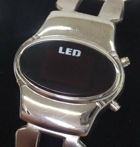 【未使用品/動作未確認/ジャンク】★ FUTUR RETRO LED ウォッチ 腕時計 オーバルフェイス NO. SHB 9101