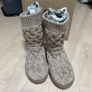 【お値下げ】24.5センチ　UGG W ISLA 1016556W／HTCH ベージュ　MADE IN CHINA 中国製ニットブーツ アグ　リボン