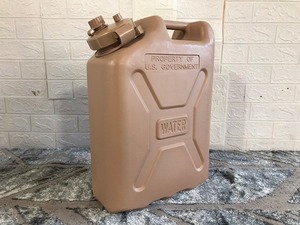 【米軍放出品】☆未使用品 ウォータータンク ポリタンク ジェリカン 5GAL 20L キャンプ アウトドア (120)☆CJ26Q