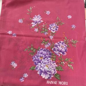 【新品 訳あり】森英恵 座布団カバー 1枚～HANAE MORI 55×59 銘仙判 冬用 ざぶとん 草ボタン 花柄 ポリエステル