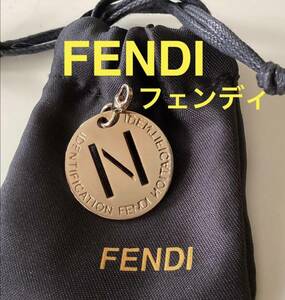 FENDI★フェンディ ペンダントトップ “N” イニシャルチャーム プレート ネックレストップ ゴールド 型抜き 新品 イタリア製 正規品 完売