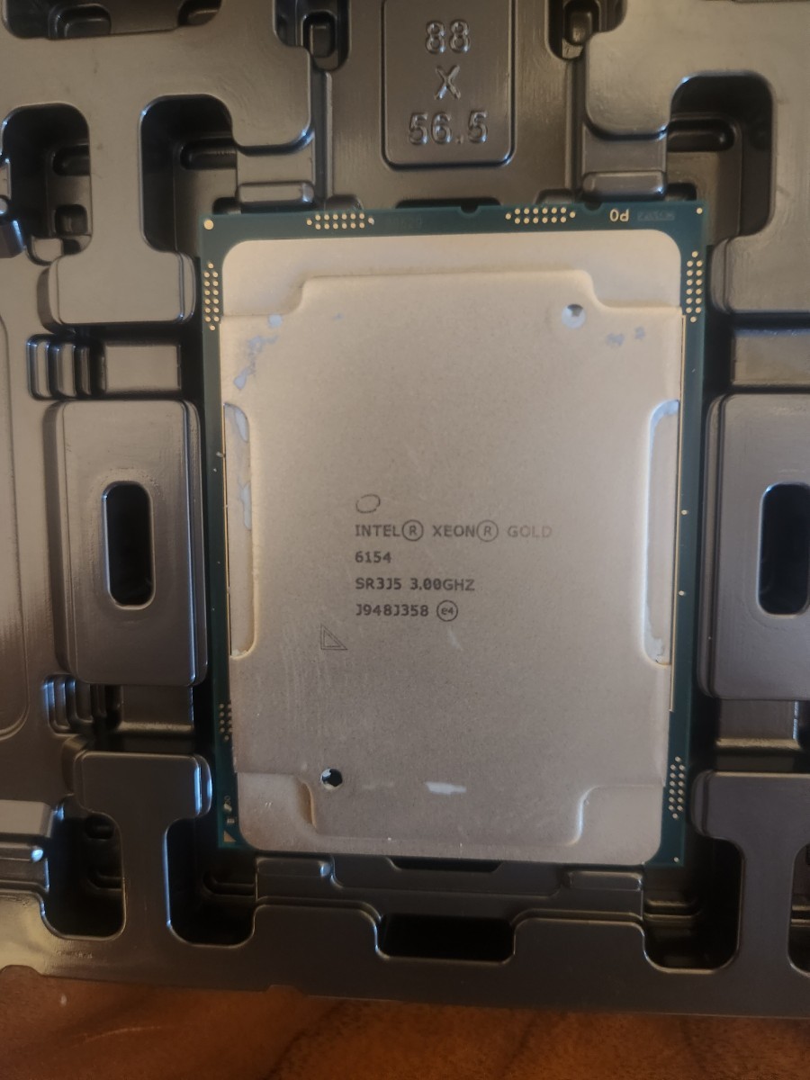 Intel XEON GOLD  LGA SR3M1 C 2.5GHz 2個あり
