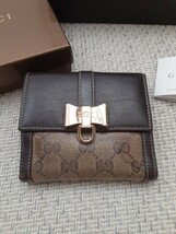 GUCCI　グッチ　リボン　コンパクト財布　GG柄　クリスタル 折財布 二つ折り財布　正規品_画像2