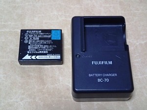 〈 FUJIFILM 充電池 NP-70 充電器 BC-70 〉