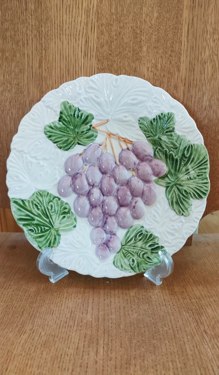 Fruit Du Jour by Shafford Shafford Fruit Du Jour Grape Relief Plate 1987 Decorative Plate Dessert Plate Medium Plate Grape Hand Painted, Western tableware, plate, dish, others
