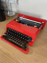 赤いバケツ♪olivetti タイプライター Valentine オリベッティ バレンタイン エットーレ・ソットサス MoMA ディスプレイ_画像8