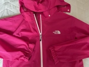  beautiful goods * The * North * face *150* rain jacket * beautiful pink * white Mark * jumper * venturess jacket * going to school * outing .