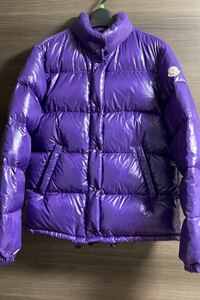 極美品　モンクレール　ワッペンロゴ　紫色　ダウンジャケット　アウター　　サイズ1