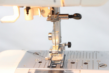 【行董】 JANOME ジャノメ ミシン MD600 MODEL 502型 電動ミシン 本体 ホワイト ハンドクラフト 裁縫道具 ケース付き AOZ01BOT18_画像2