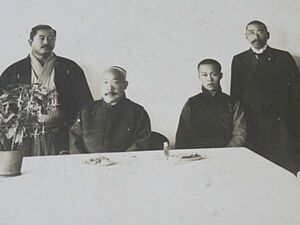 大正期 古写真　清朝皇族　粛親王 第5皇子 他　集合写真　1点　1919年 旅順にて◆中国 川島芳子の父 貴重資料