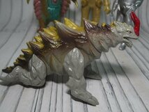 m002 E2 2 バンダイ 円谷 ウルトラマン 怪獣 ソフビ ボーグ星人 ガクマ ベムスター キングジョー フィギュア 日本製 昭和 レトロ 当時物_画像2