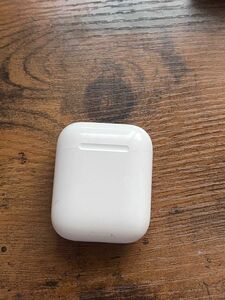 Apple AirPodsイヤホン充電ケースのみ　アップル純正動作品第1第2世代