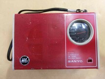 【HW36-45】【60サイズ】▲三洋 SANYO RP1100 ポータブルAMラジオ RP-1100 赤 日本製/ジャンク扱い/※傷汚れ有_画像1