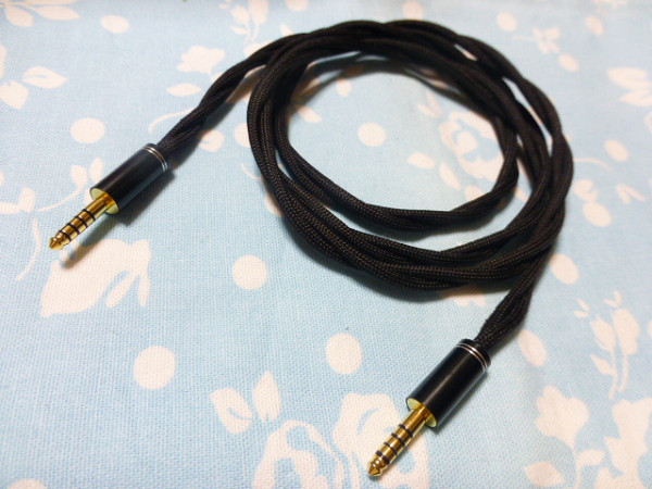 4 4mm5極 (オス) R2R2000 DX220MAX 等 → XLR コネクタ 3ピン×2 4 4mm5極 (オス) R2R2000 DX220MAX 等 → XLR コネクタ 3ピン×2